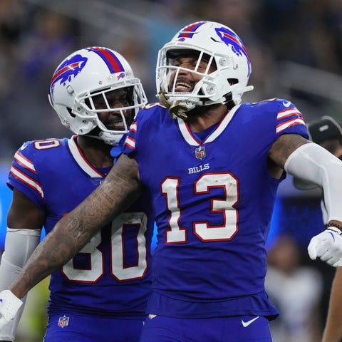 Bills WR Gabe Davis (13) celebrates during his tea