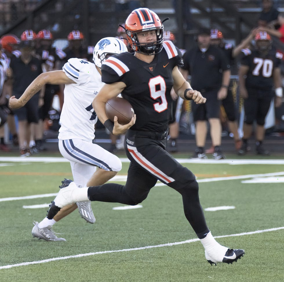 Hoover quarterback Carson Dyrlund rushes for a  touchdown against Louisville on Friday, Sept. 9, 2022.