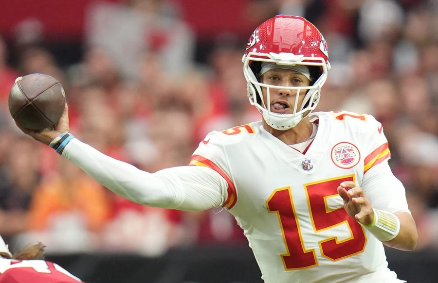 Patrick Mahomes put on a show in the Chiefs' rout of the Cardinals.