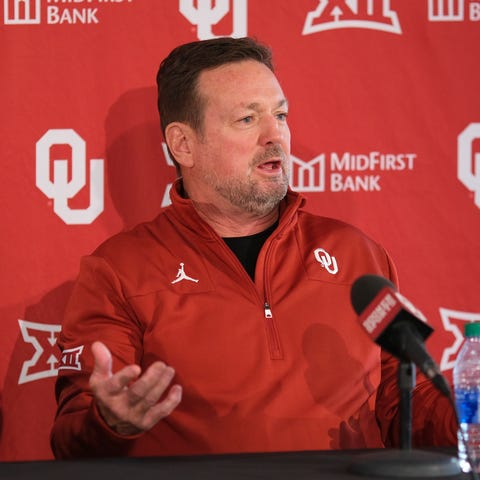 Bob Stoops will be at Youngstown State-Kentucky on