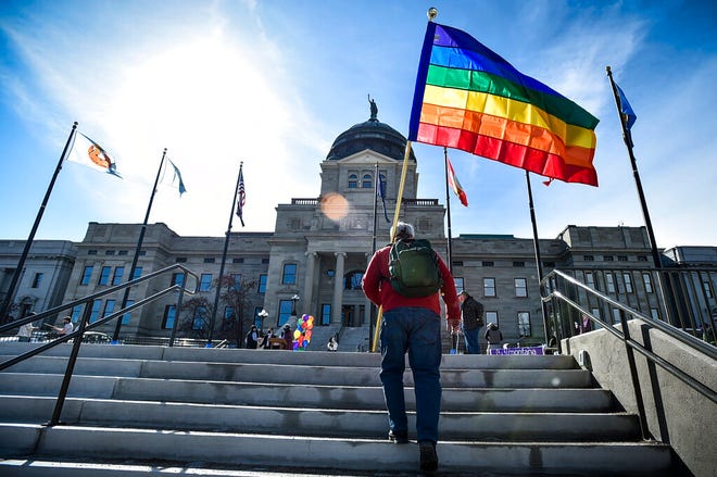 Hakim Montana memblokir aturan akta kelahiran anti-trans