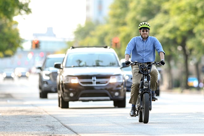Mike Tuell rides his electric bike on his commute home from work on Michigan Avenue near the Shepard Street intersection on Wednesday, Sept. 14, 2022, in Lansing.