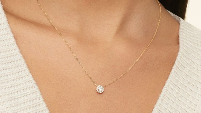 Valentine's Day Jewelry Gift Buying Guide 2023: Earth Diamond Halo Pendant