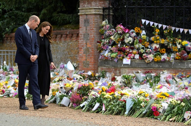 Prince William, Prince of Wales, and Catherine, Princess of Wales, look at a flower tribute outside Norwich Gate on the Sandringham estate in Sandringham, east England, on September 9.  January 15, 2022, following the death of Queen Elizabeth II.  - As preparations for next week's state funeral, Prince William and his wife Catherine - the new Prince and Princess of Wales - visited Sandringham where the Queen once spent Christmas.