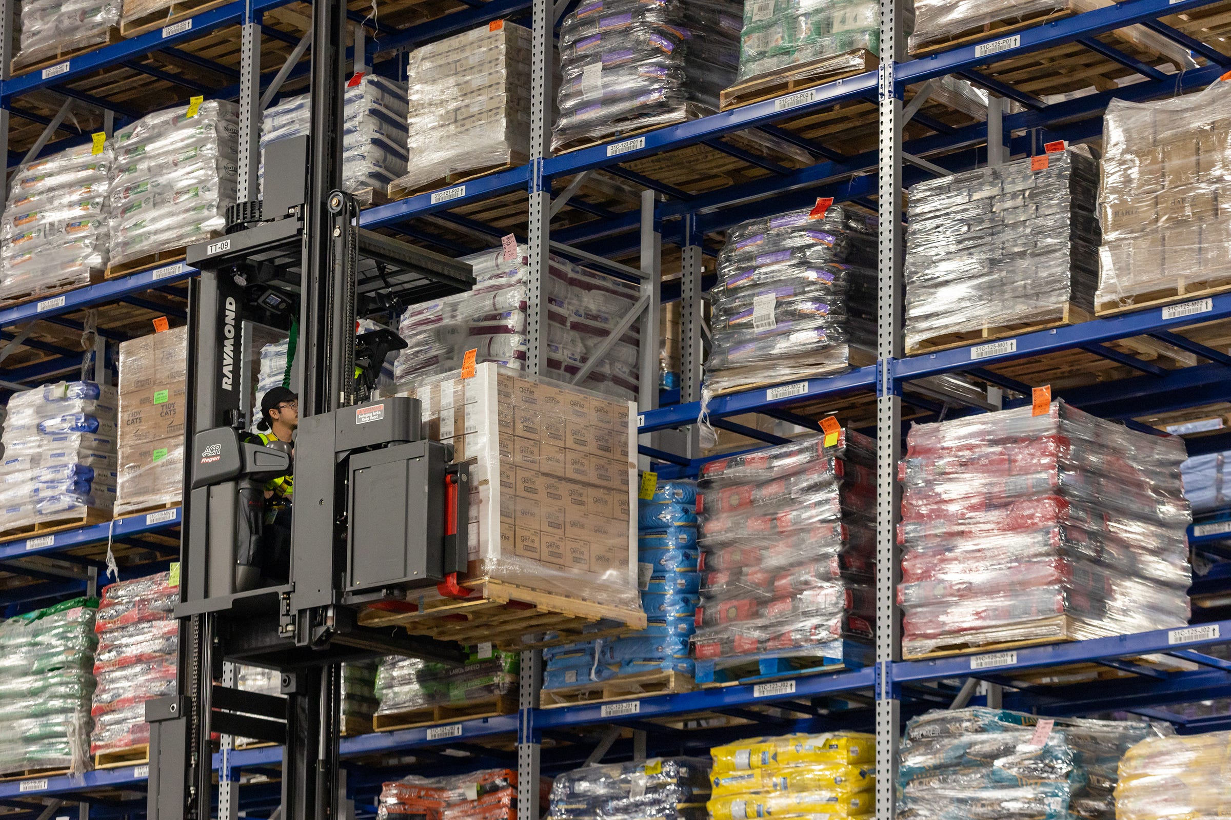 Chewy's opens 800,000-square-foot Reno fulfillment center, adding 1,500 jobs