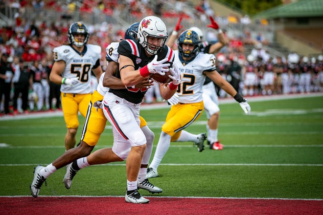 Ball State tight end Brady Hunt brings in his first career touchdown during a game against Murray State at Scheumann Stadium Saturday, Sept. 17, 2022.