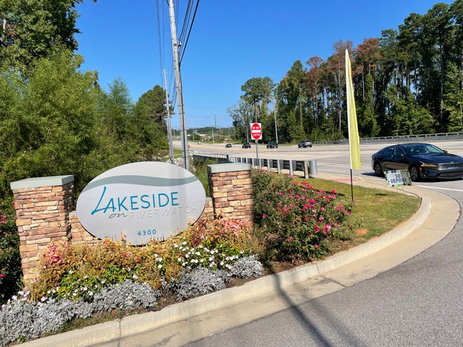 Traffic on River Watch Parkway rolls past the Lakeside on Riverwatch apartment complex in Martinez, on Sept. 21, 2022. The complex sold recently for $38.2 million.