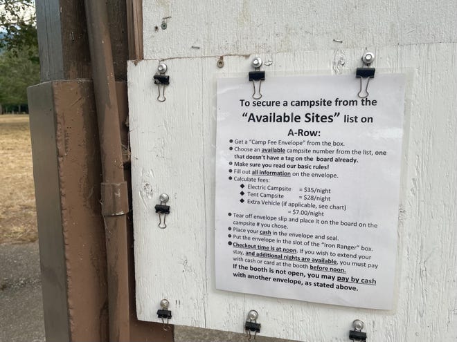 Directions to secure a campsite posted at Sunnyside County Park.