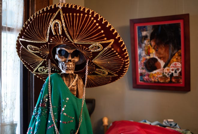 Espectáculo en Casa de Rosado Galeria y el Centro Cultural Lansing. Vista de centro "Evista!" Explora la cultura hispana en Michigan hasta el 2 de octubre.