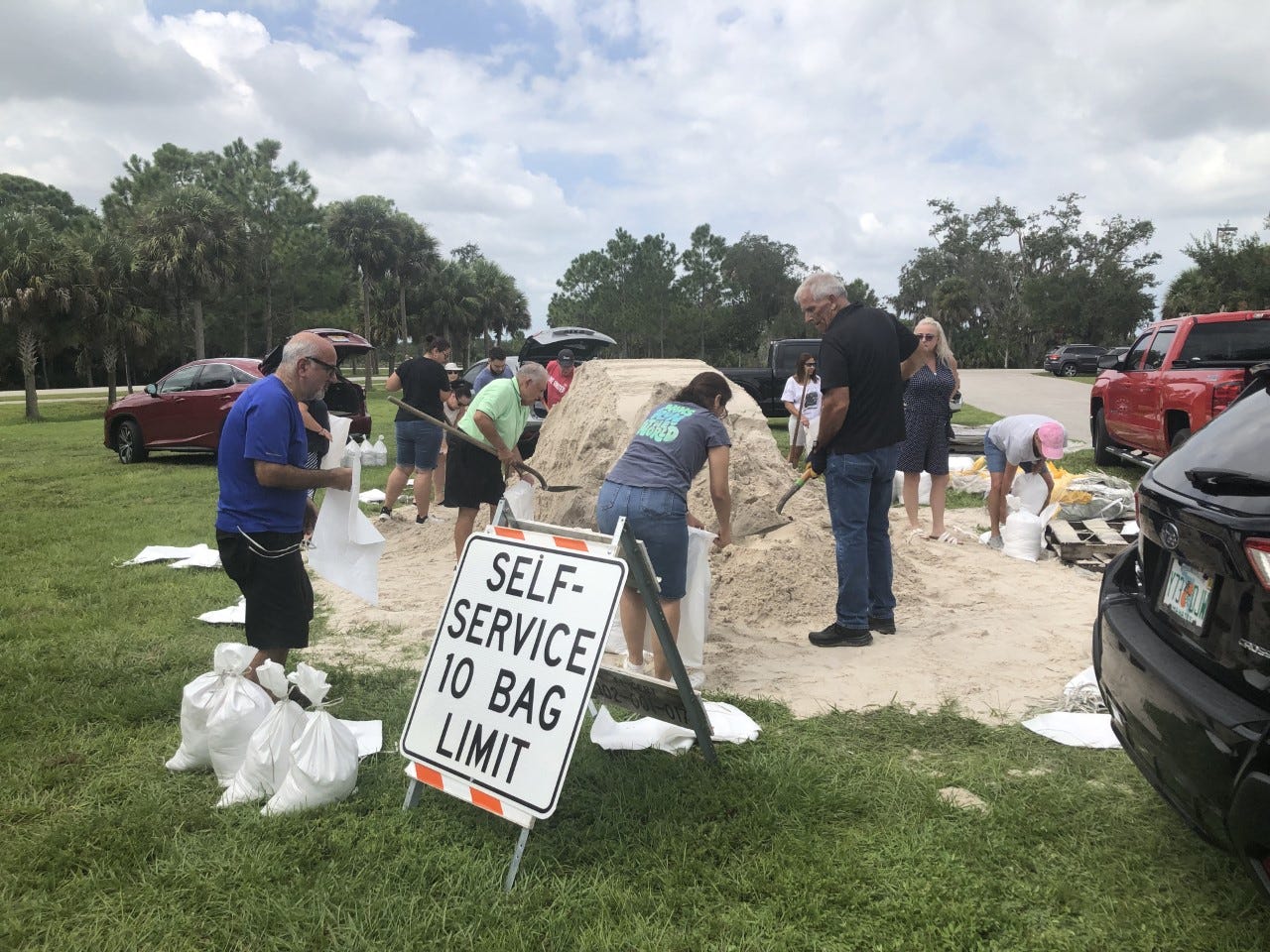 Where can I get sandbags in Sarasota and Manatee?