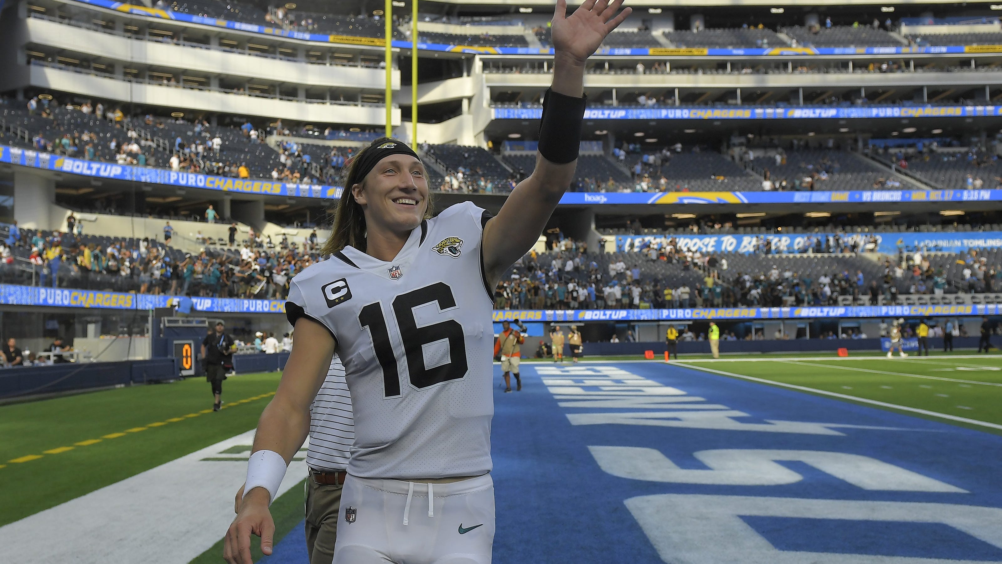 Jaguars QB Trevor Lawrence earns AFC Offensive Player of the Week