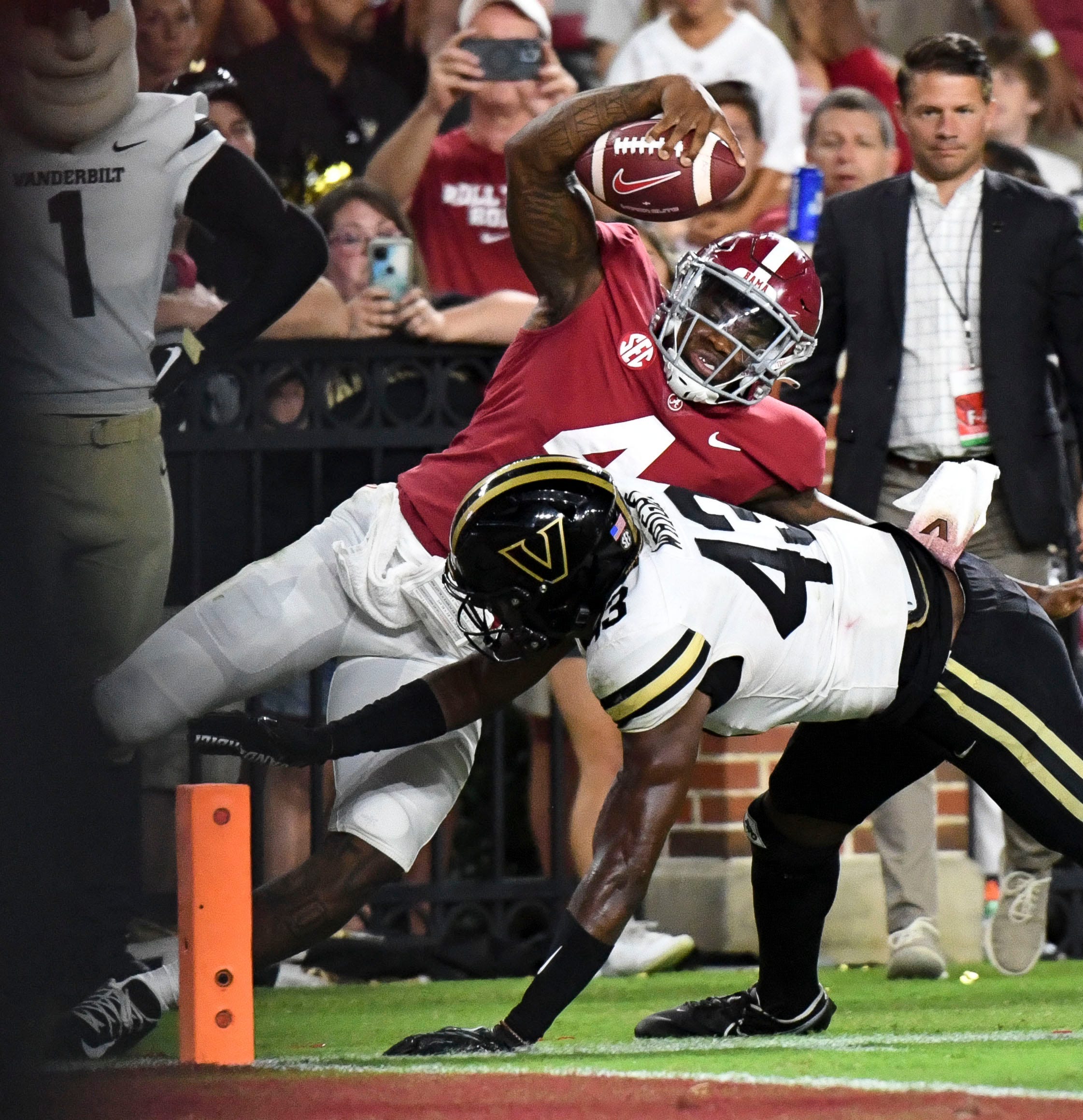Sep 24, 2022; Tuscaloosa, Alabama, USA;  Vanderbilt linebacker De'Rickey Wright (43) drives Alabama quarterback Jalen Milroe (4) out of bounds before he can score a touchdown at Bryant-Denny Stadium. Alabama defeated Vanderbilt 55-3. Mandatory Credit: Gary Cosby Jr.-USA TODAY Sports