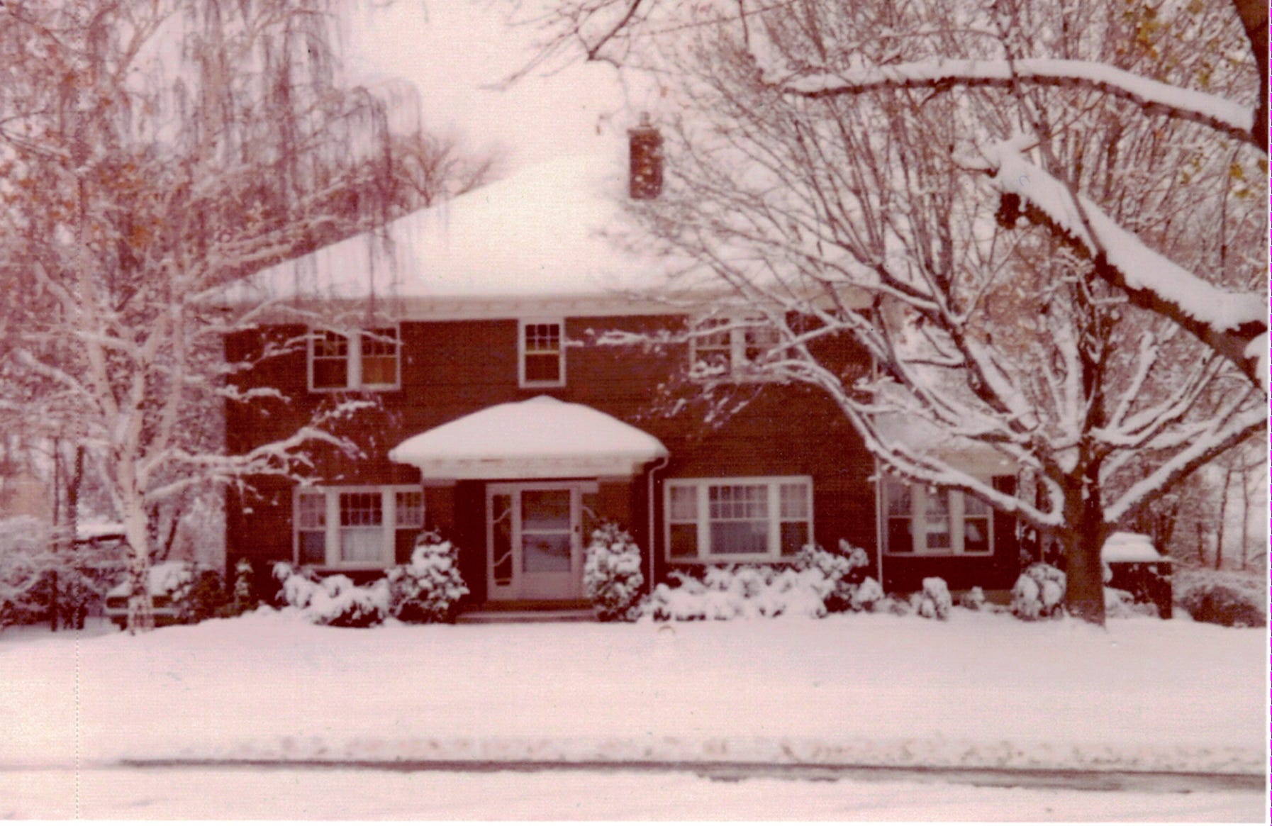 Ragsdale grew up in a small, tight-knit Mormon community in Salt Lake City. Many of her neighbors were members of the Latter-day Saints Church, with some of them even being prominent church leaders.