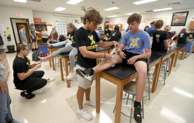 Athletic training class gives students on field experience