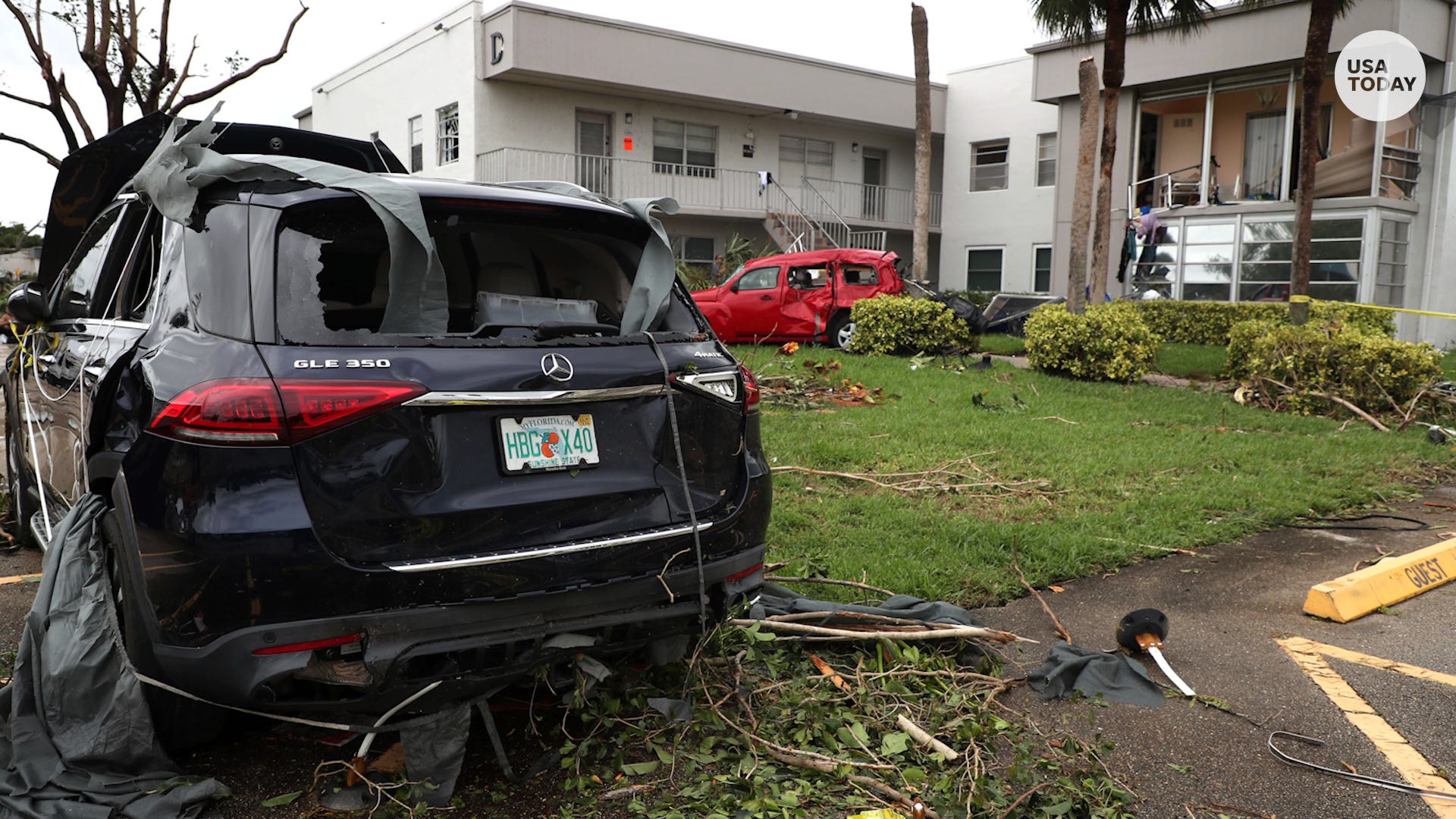 Heavy winds and floodwaters batter cities as Hurricane Ian makes landfall in Florida