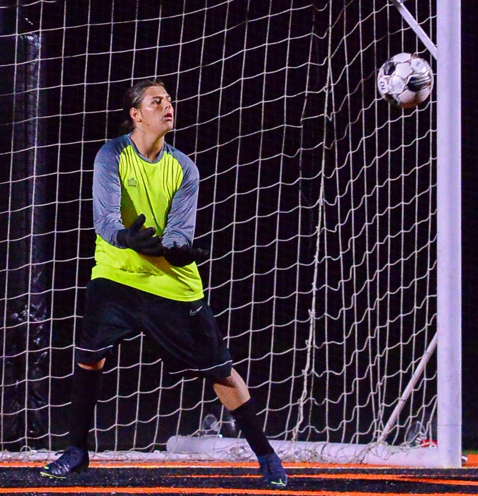 Fernandes’ brace lead Taunton boys soccer to win over Stoughton