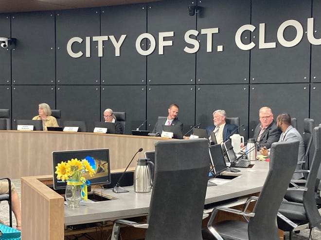 Candidates for St. Cloud City Council prepare for a forum to discuss community issues on September 29, 2022 at St. Cloud City Hall.