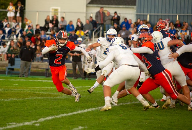 Galion's Gabe Ivy bounces out around the line to get into open space.