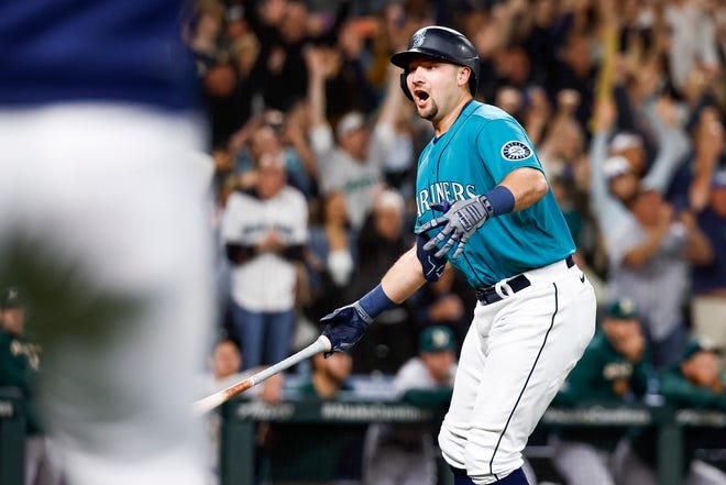 Seattle Mariners make playoffs for first time since 2001