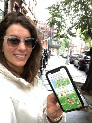 Jen Widerstrom shows off her step count on Pikmin Bloom while walking in Manhattan.