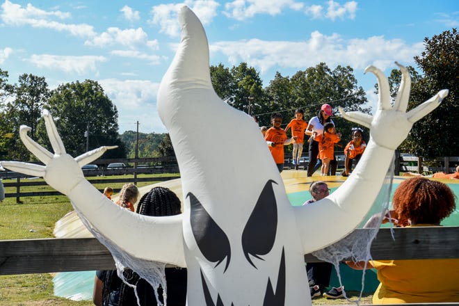 Oct 4, 2022; Tuscaloosa, AL, USA; Children from Flatwoods Elementary School enjoy a fun day at Tuscaloosa Barnyard Tuesday, Oct. 4, 2022..