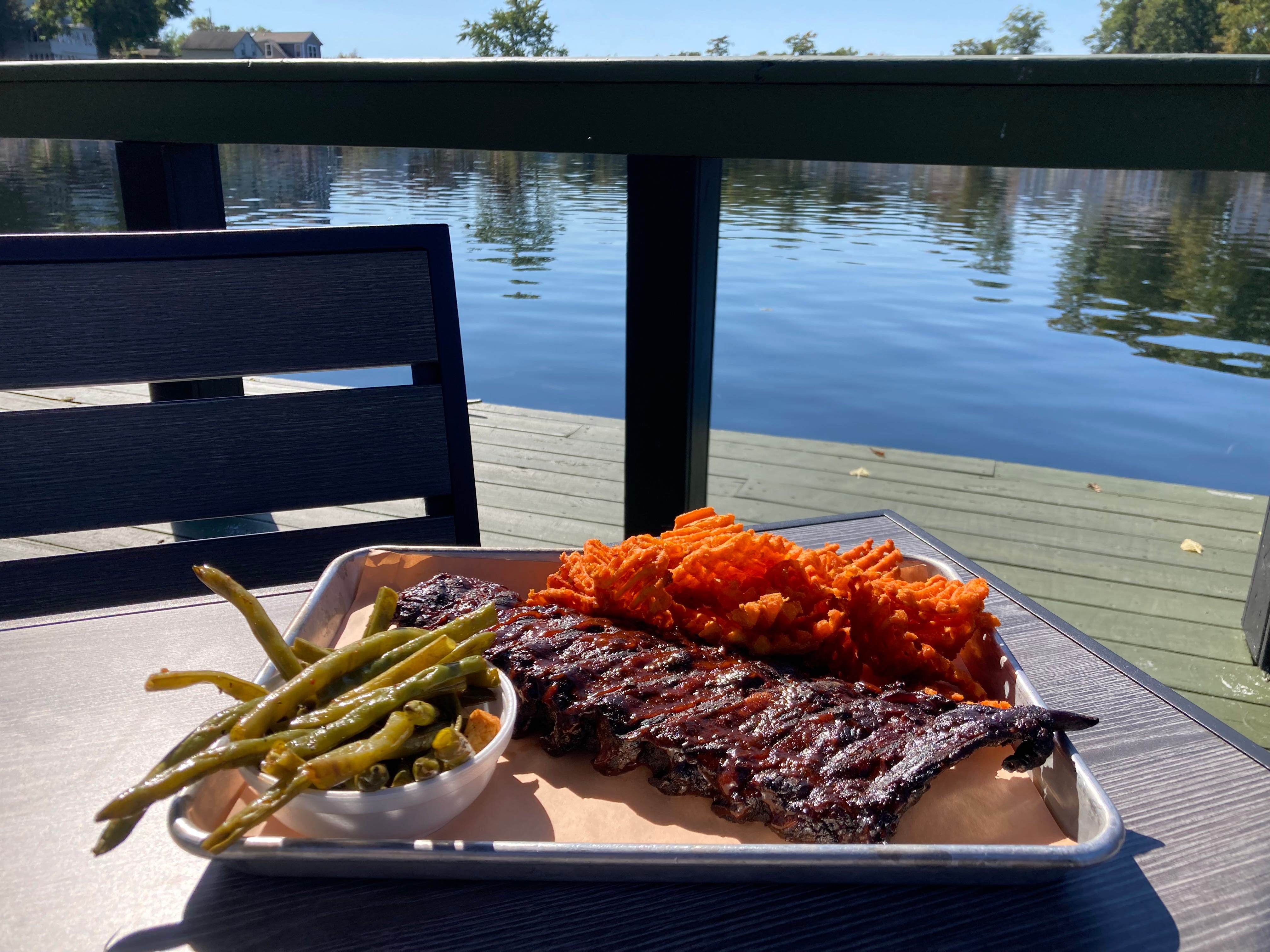 Smoke on the Water offers lakeside dining, barbecue in Portage Lakes