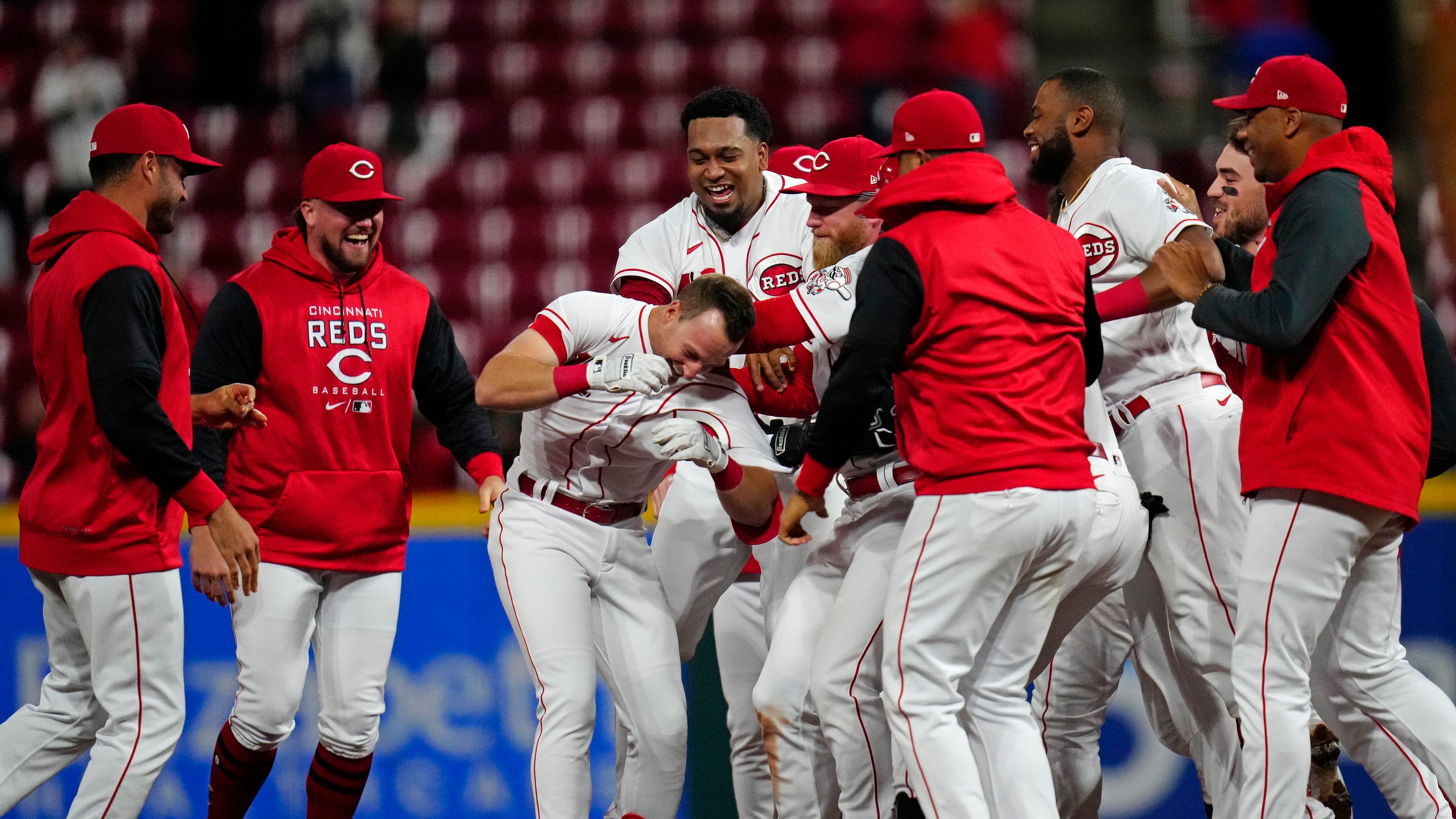Cincinnati Reds hold off 100 losses with walkoff win over Cubs