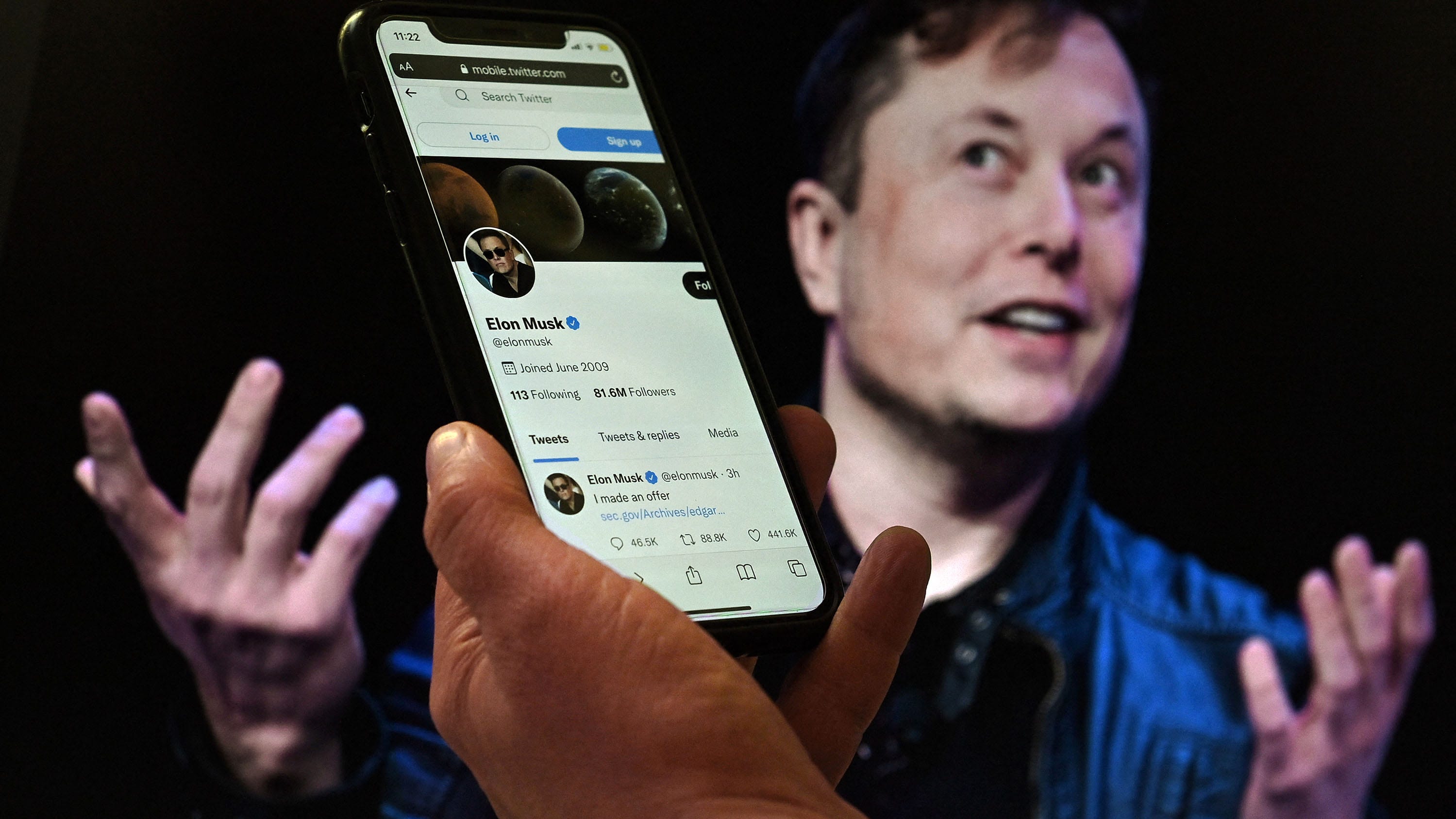Musk's Twitter deal, Oath Keepers' trial, Illinois baker's crusade