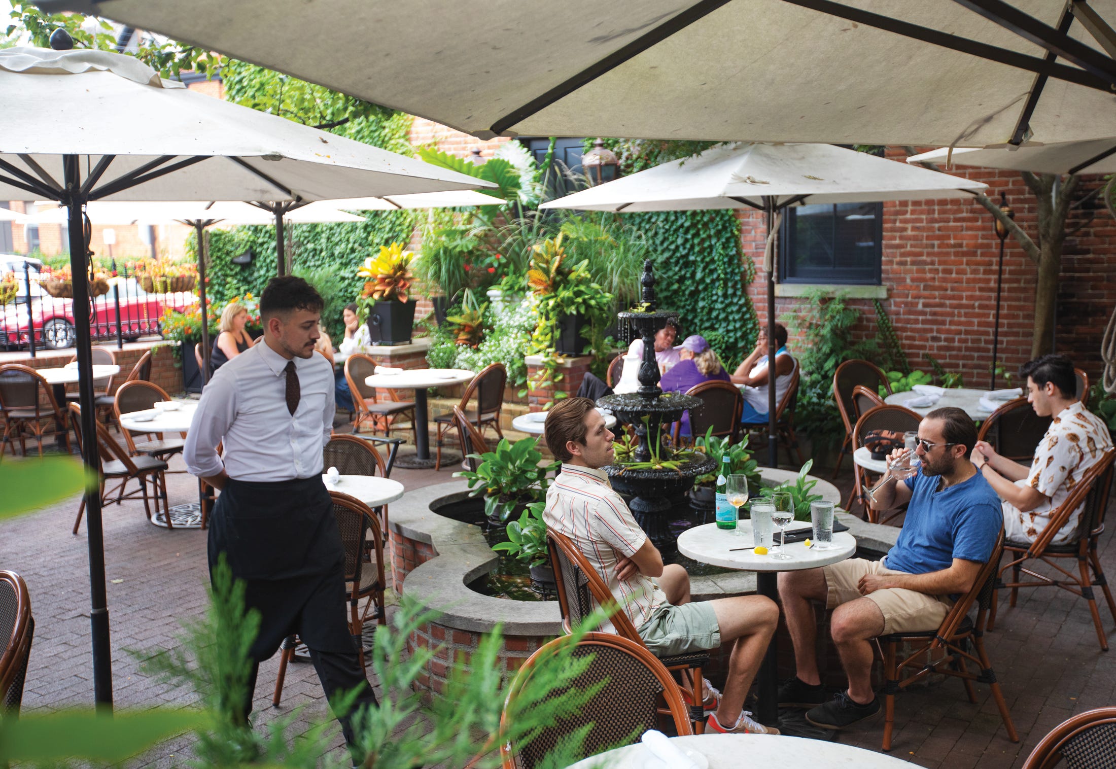 Lindey’s Refresh Aims to Please Loyal Diners While Courting