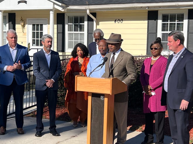 Tallahassee and Leon County officials announce plans to extend sewer services to several hundred buildings in the triangle between Woodville and Crawfordville highways along south Capital Circle