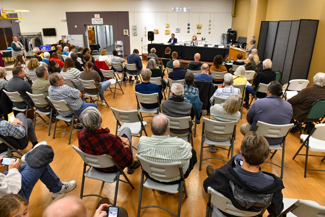 A crowd gathers at the District 14 League of Women Voters debate on Thursday, Oct. 6, 2022 at the Whitney Senior Center in St. Cloud.  