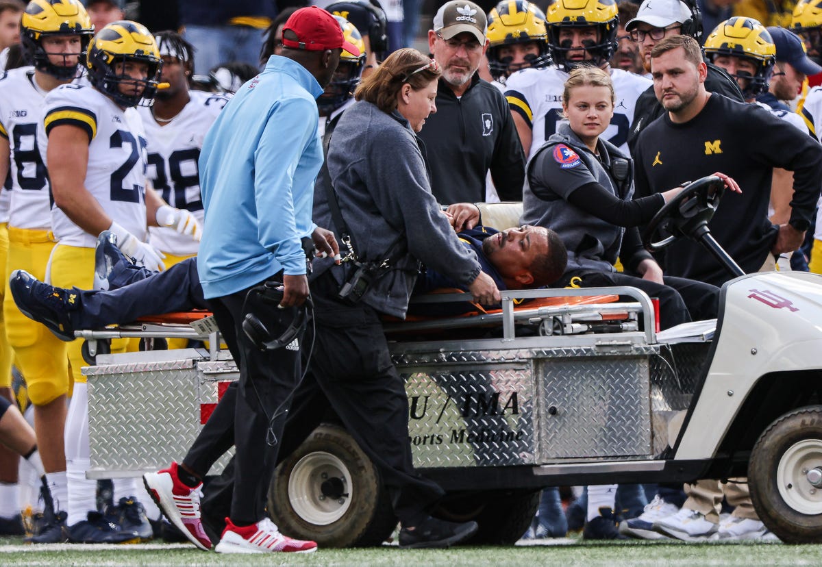 Michigan football's Mike Hart suffers seizure on field at Indiana