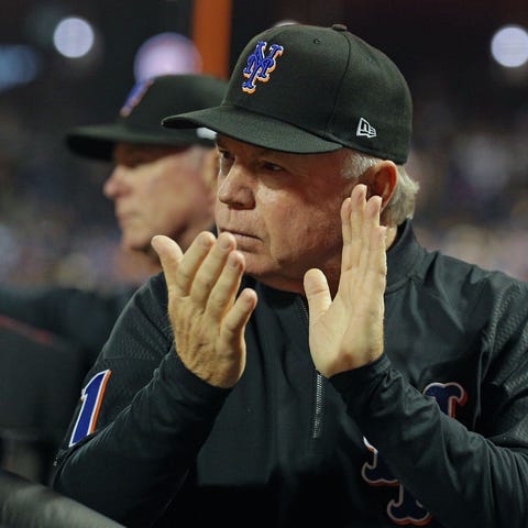 New York Mets manager Buck Showalter (11) reacts i