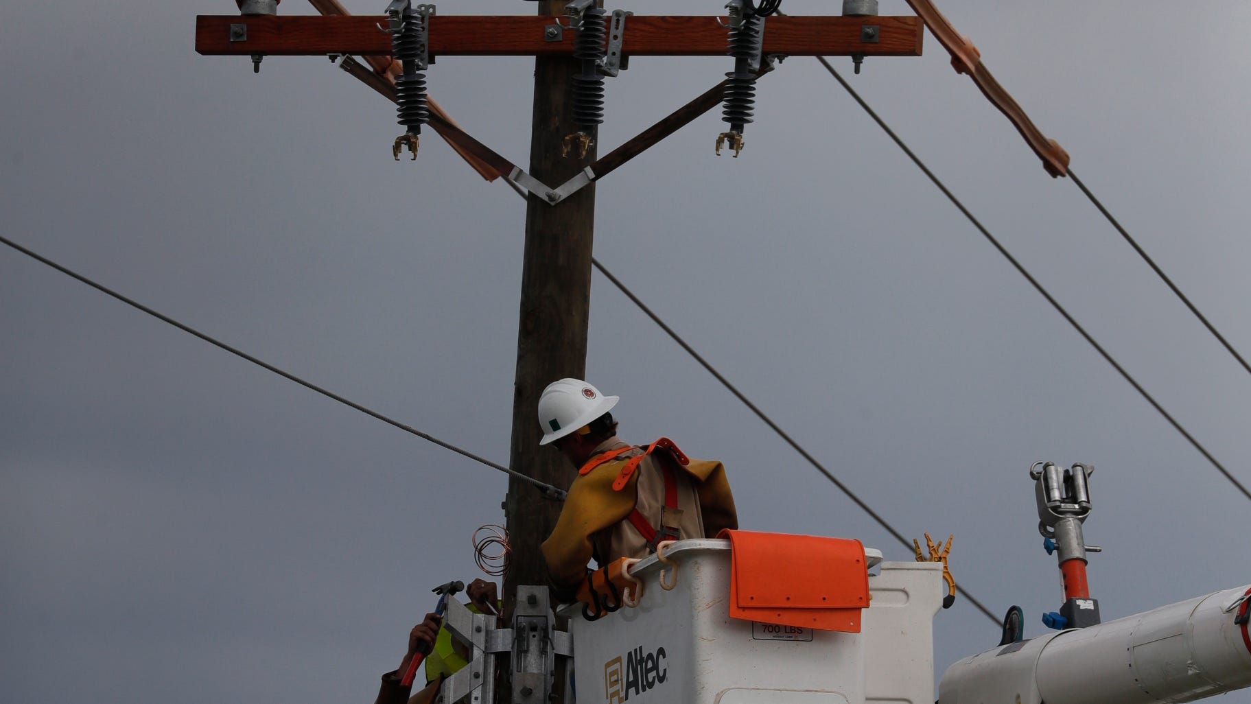 hurricane-ian-lcec-power-restoration-efforts-plagued-by-early-challenges