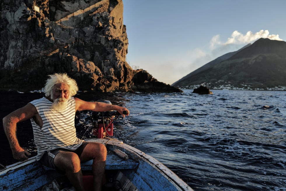 Il 12 settembre 2022 il pescatore Gaetano Cosolito, 70 anni, salpa sulla sua barca nei pressi di Stromboli.