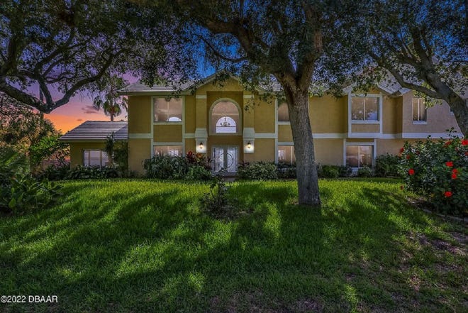 This fantastic riverfront estate on sought-after John Anderson Drive in Ormond Beach has everything you’ll need for an amazing Florida lifestyle.