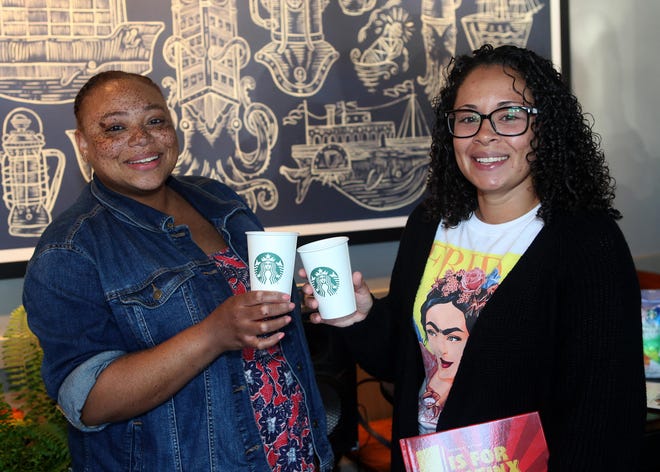 Von Marie Muniz, a la izquierda, creó la ventana emergente South Coast Latina and Black Business Window y el mes de la herencia hispana. Yolanda Devine, derecha, autora de un libro