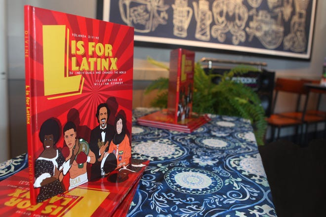 La autora Yolanda Devine presentó su libro