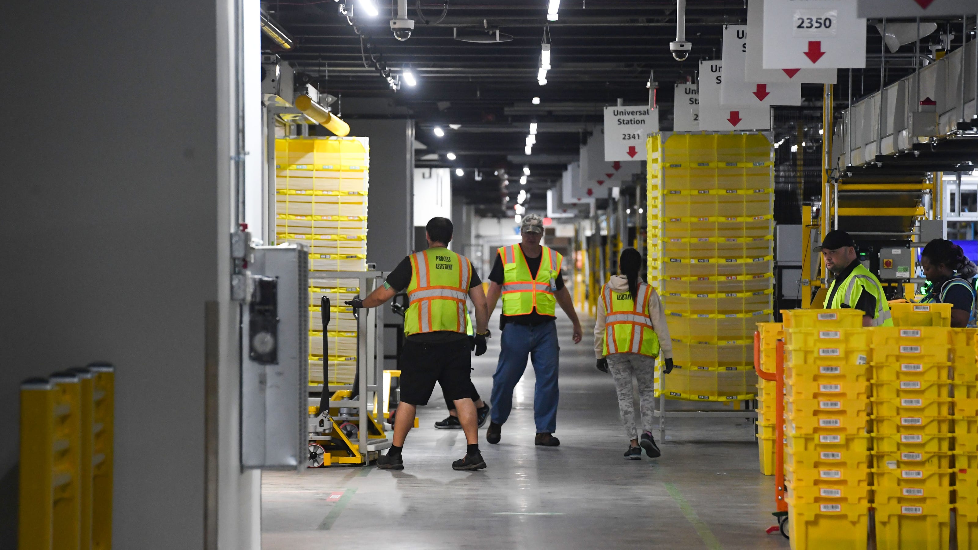 Is the Sioux Falls Amazon building the largest in South Dakota?
