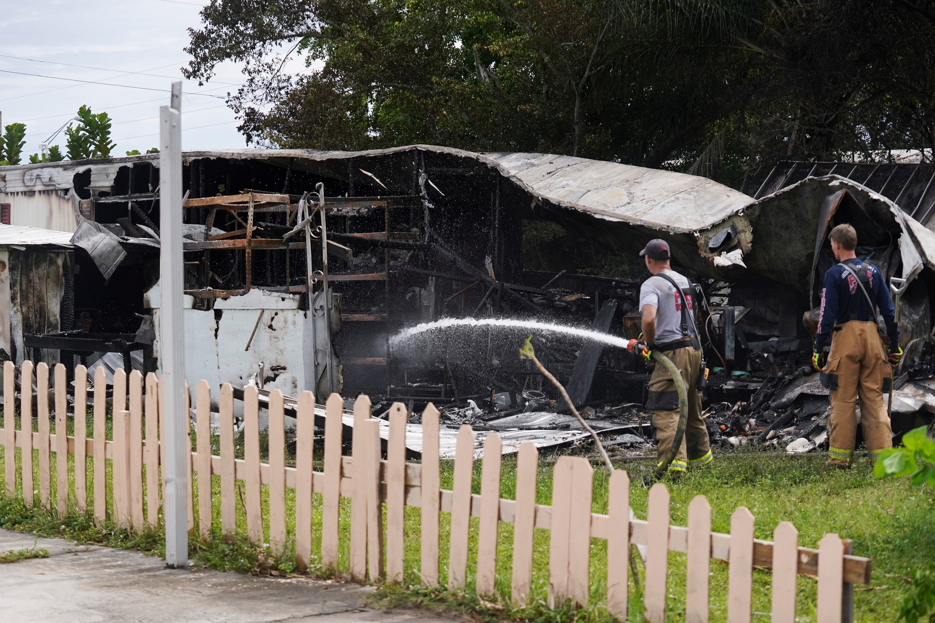 Mobile home fire near Vero Beach leaves 1 dead, 2 injured