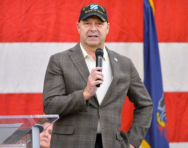 Doug Mastriano, Republikeinse kandidaat voor gouverneur van Pennsylvania, spreekt tijdens een bijeenkomst in het Bayfront Convention Center in Erie op 14 oktober 2022. 