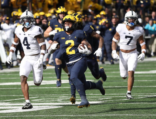 Michigan Wolverines running back Blake Corum (2) runs for a touchdown against the Penn State Nittany Lions during the second half Oct. 15, 2022 at Michigan Stadium in Ann Arbor.