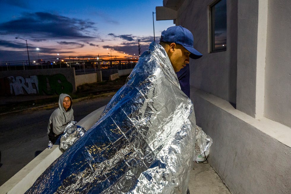 A Venezuelan migrant sleeps on the streets of Ciudad Juarez after being deported from the United States on October 15, 2022.