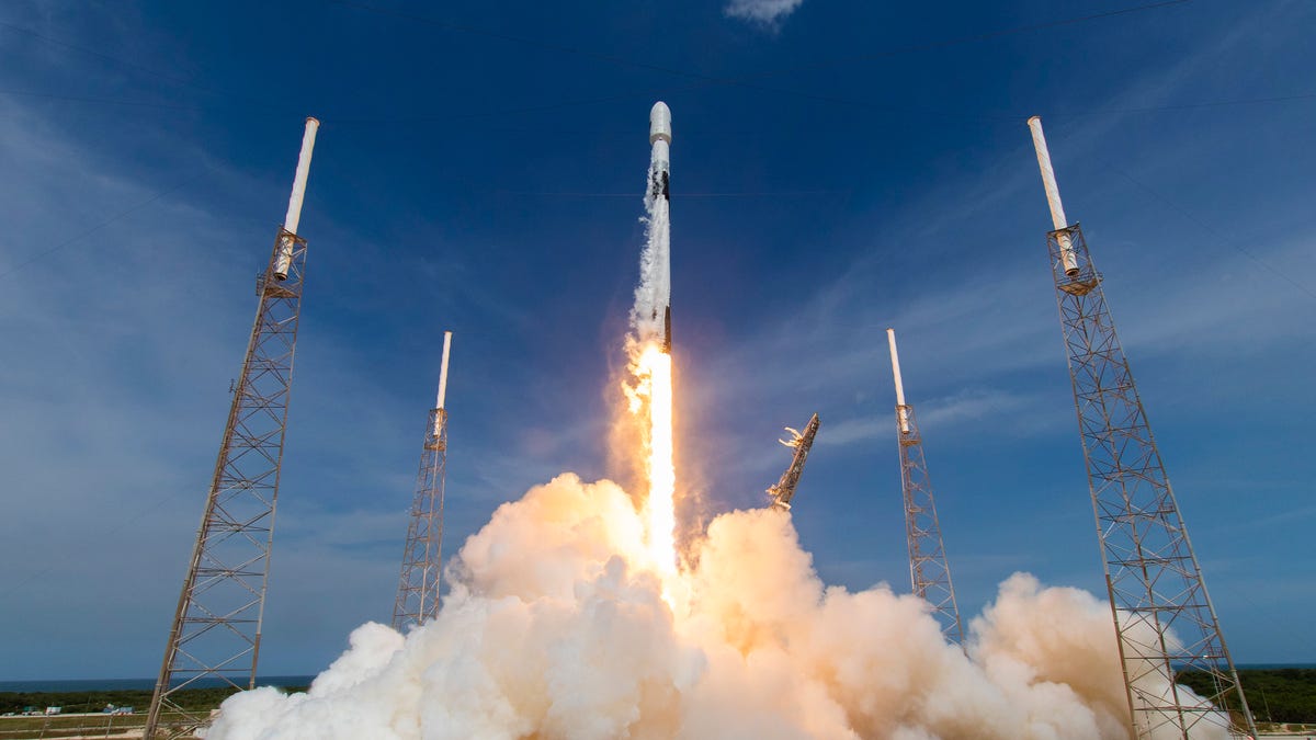 „SpaceX Starlink“ misija 6–18 iš Kanaveralo kyšulio