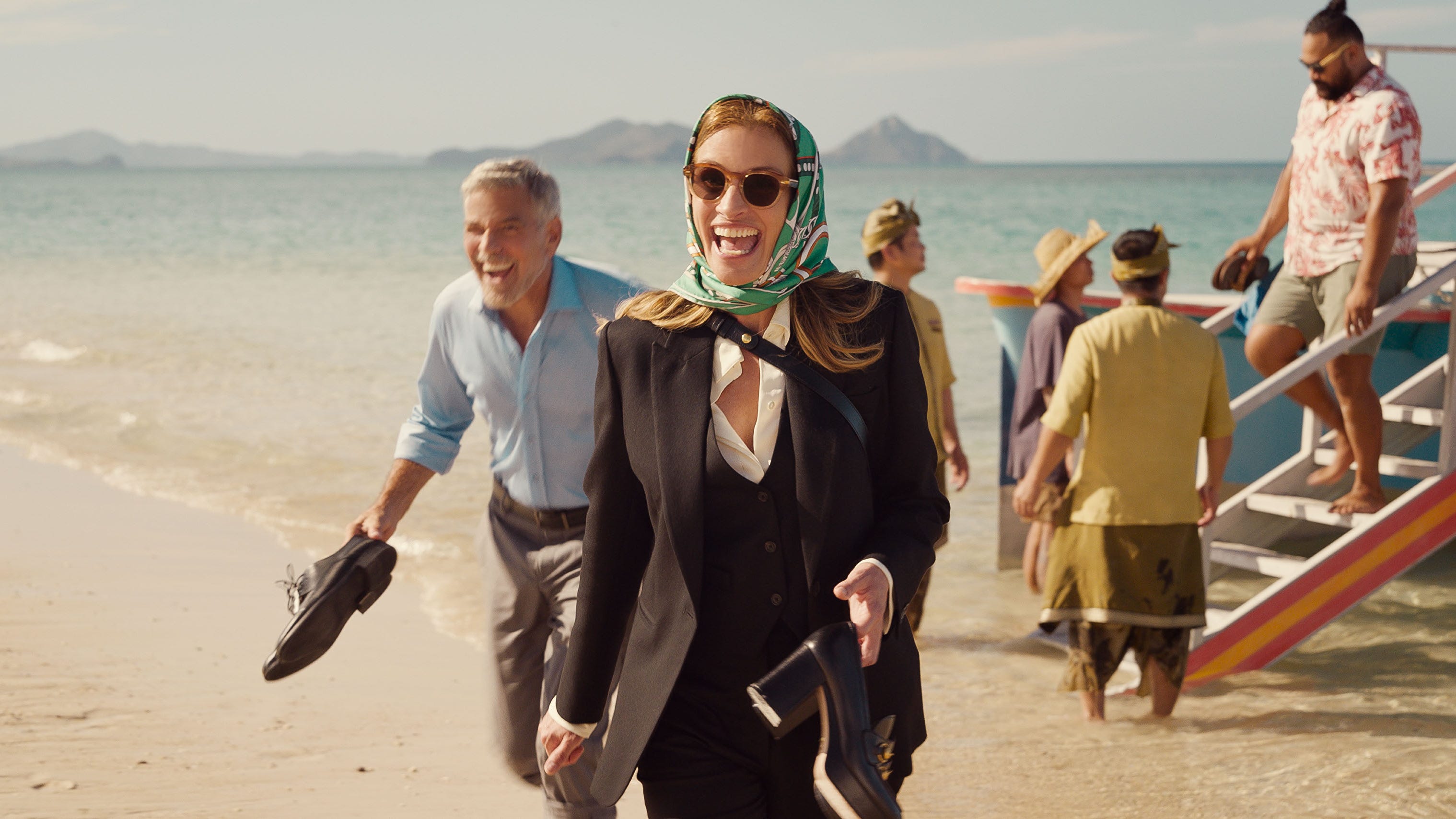 'Ticket to Paradise' review: Julia Roberts, George Clooney's iffy trip