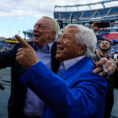 Dallas cowboys owner Jerry Jones and New England P