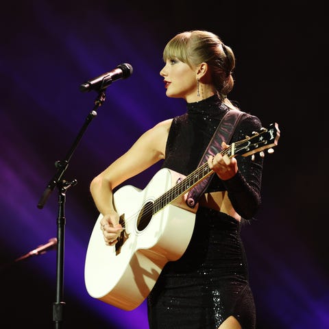 Taylor Swift performs "All Too Well" (10-minute ve