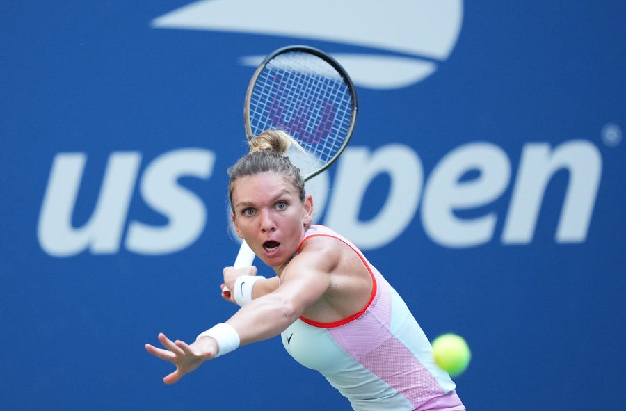 Simona Halep plays a forehand during the U.S. Open on Aug 29, 2022.