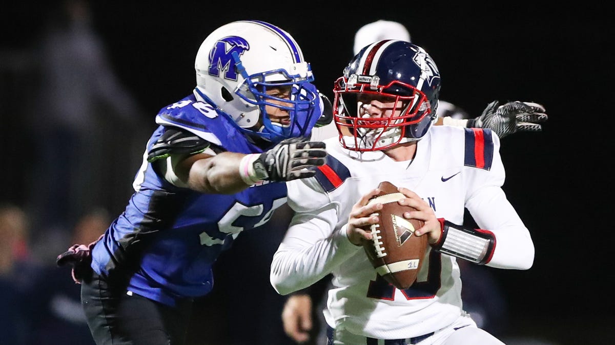 RI high school football Middletown sacks Lincoln in Division III game