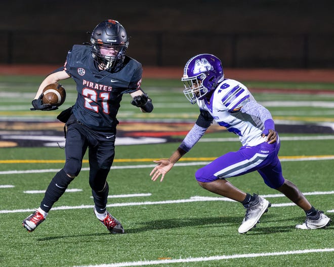 Pinckney's Nolan Carruthers (21) caught eight passes for 117 yards and two touchdowns in a 41-20 victory over Ann Arbor Pioneer Friday, Oct. 21, 2022.